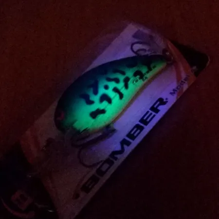 Bomber model 6A UV (світиться в ультрафіолеті), Fire Tiger, 11 г, воблер #13188