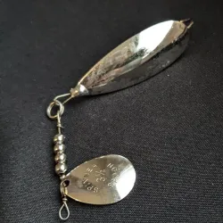 Незачіпляйка Johnson Silver Minnow Spinner Spoon покриття сріблом, з пелюсткою